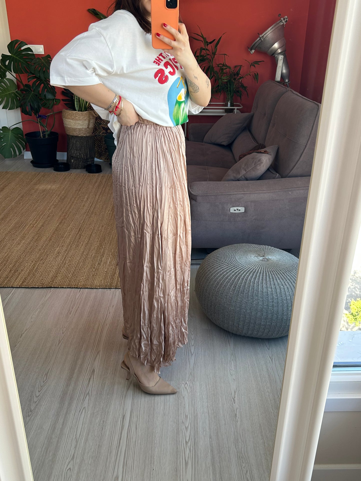 Kadın Saten Etek – Bej Renk Hafif ve Dökümlü Günlük Stil