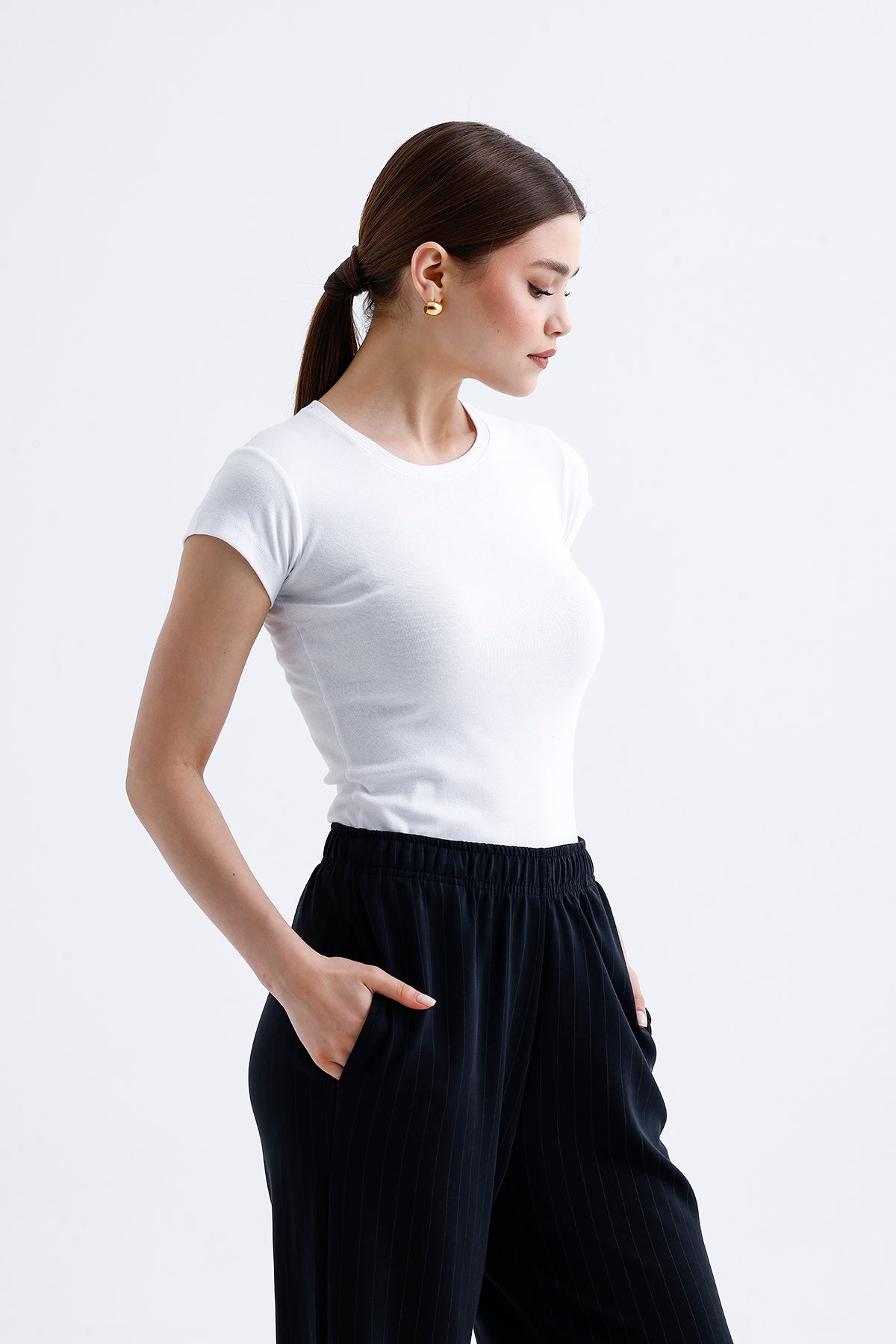 Kadın Fit Basic Tişört – Beyaz Renk Esnek Pamuklu Kumaş