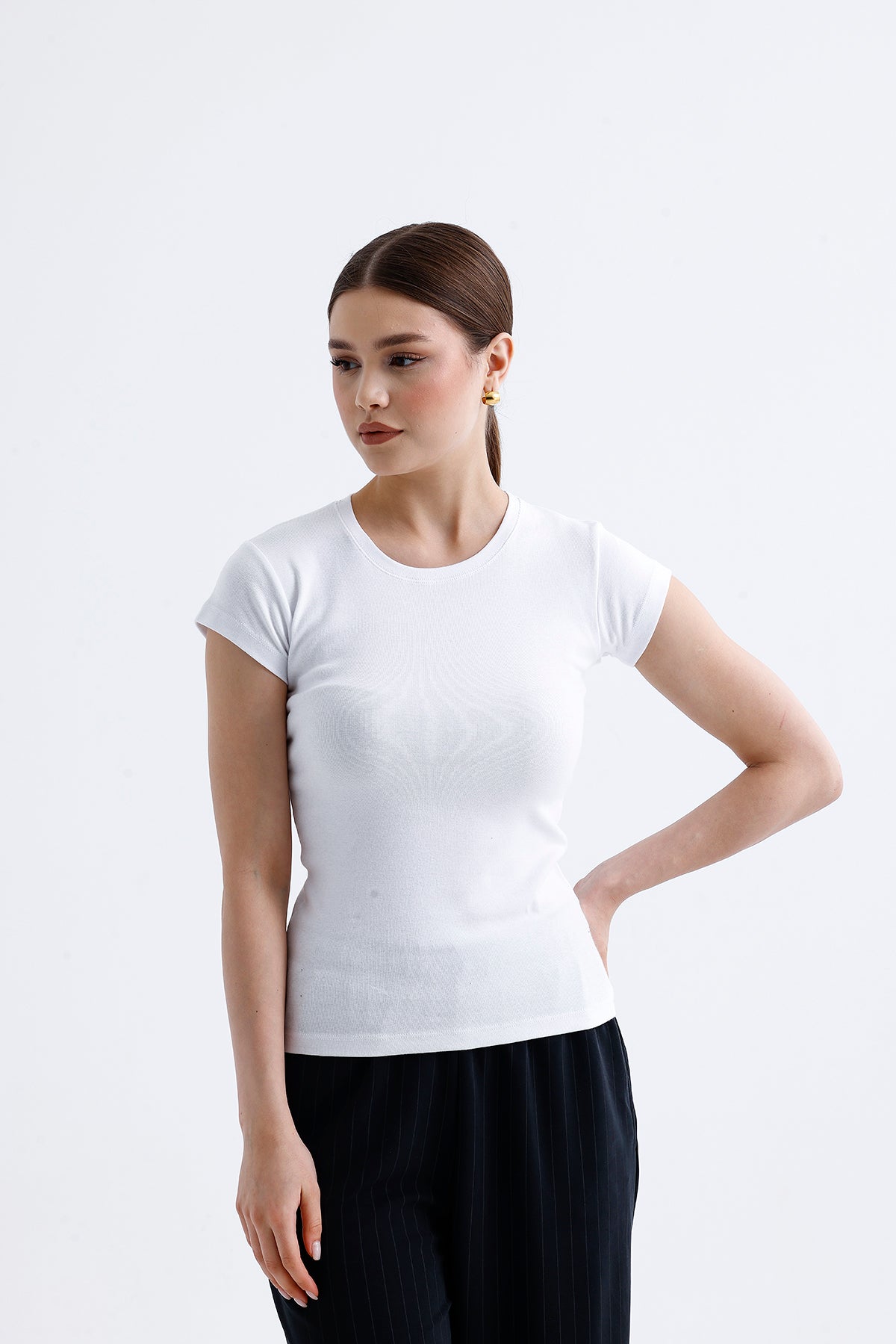 Kadın Fit Basic Tişört – Beyaz Renk Esnek Pamuklu Kumaş