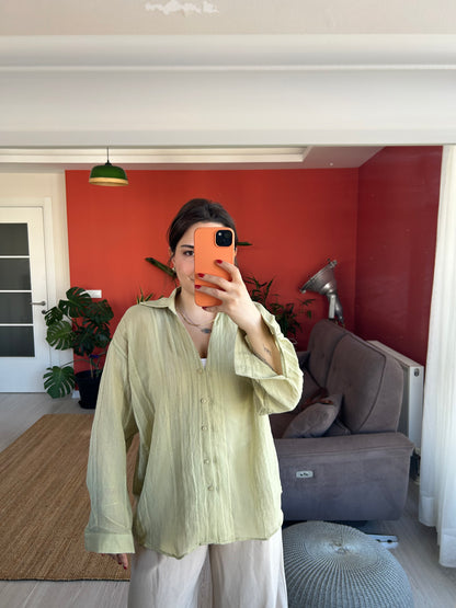 Kadın Gömlek – Yeşil Transparan Kumaş Rahat ve Klasik Stil