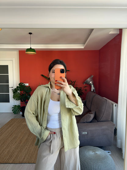 Kadın Gömlek – Yeşil Transparan Kumaş Rahat ve Klasik Stil