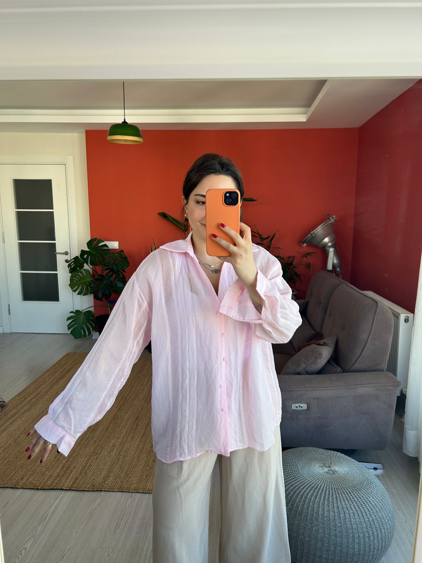 Kadın Gömlek – Pembe Transparan Kumaş Rahat ve Klasik Stil
