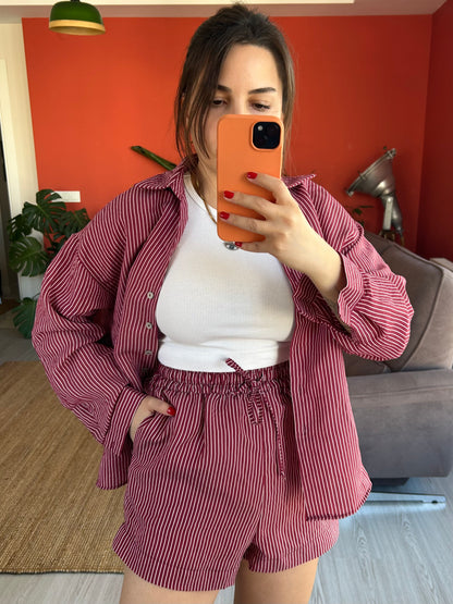 Tensel Şortlu Takım Kırmızı Çizgili – Modern ve Rahat Stil