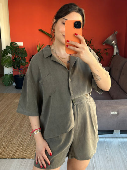 Tensel Şortlu Takım Haki – Modern ve Rahat Stil