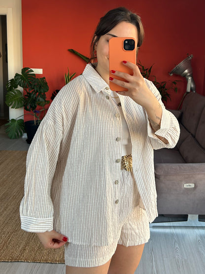 Kahverengi Çizgili Keten Takım – Kemerli Rahat Stil