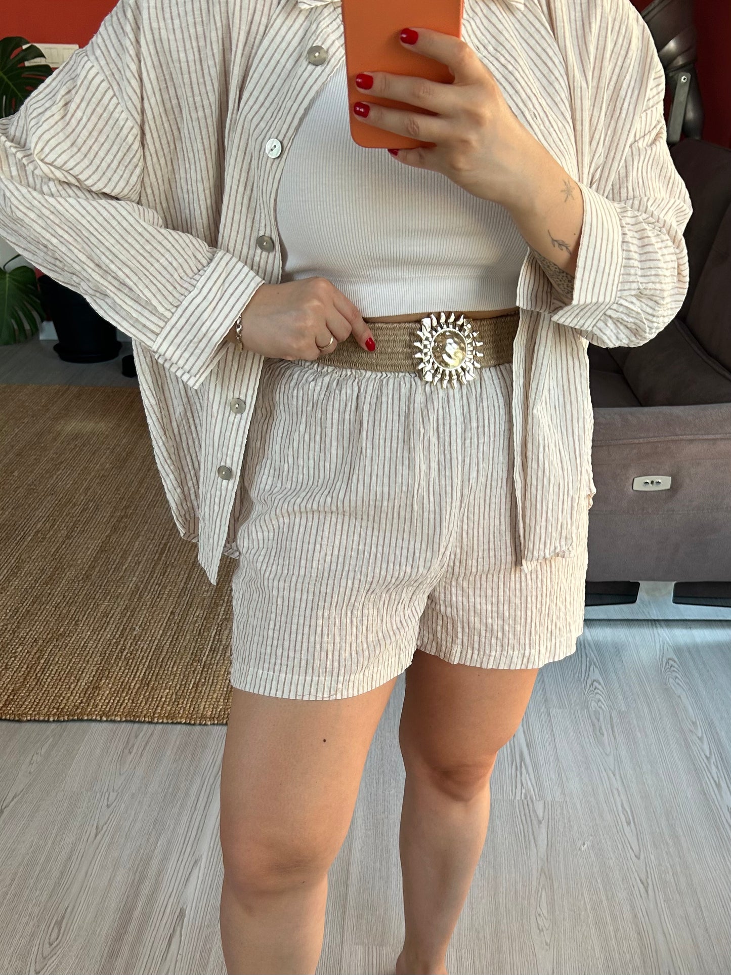 Kahverengi Çizgili Keten Takım – Kemerli Rahat Stil