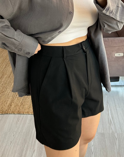 Siyah Kumaş Şort | Yüksek Bel Pileli Model