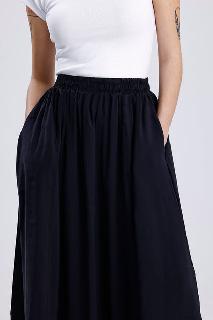 Kadın Modal Etek – Siyah Renk Dökümlü Hafif Günlük Stil