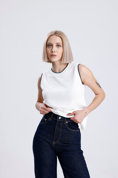 Kadın Kolsuz Triko Tişört – Beyaz Renk, Yazlık Şık Üst