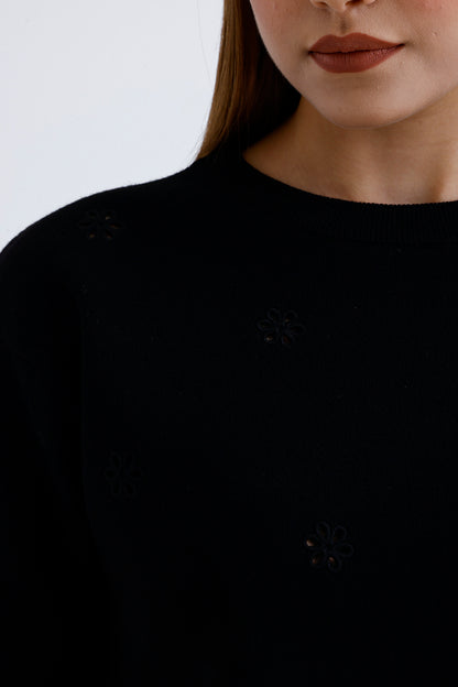 Kadın Triko Tişört – Siyah Renk Çiçek Nakışlı Şık Stil