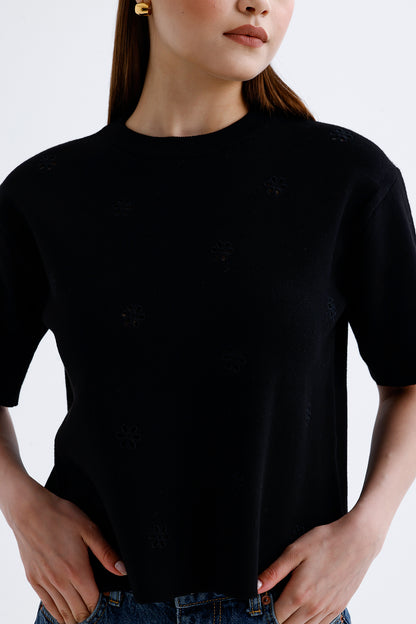 Kadın Triko Tişört – Siyah Renk Çiçek Nakışlı Şık Stil