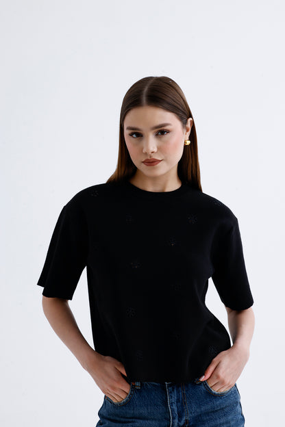 Kadın Triko Tişört – Siyah Renk Çiçek Nakışlı Şık Stil