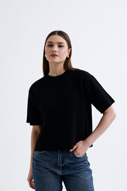 Kadın Triko Tişört – Siyah Renk Çiçek Nakışlı Şık Stil