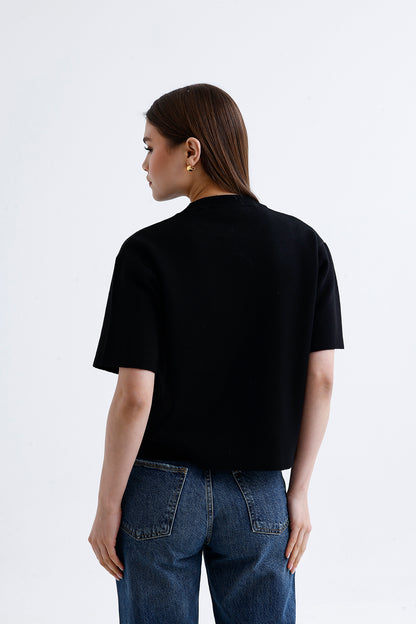 Kadın Triko Tişört – Siyah Renk Çiçek Nakışlı Şık Stil