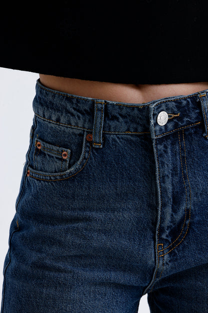 Kadın Düz Kesim Kot Pantolon – Straight Fit Rahat Denim Stil