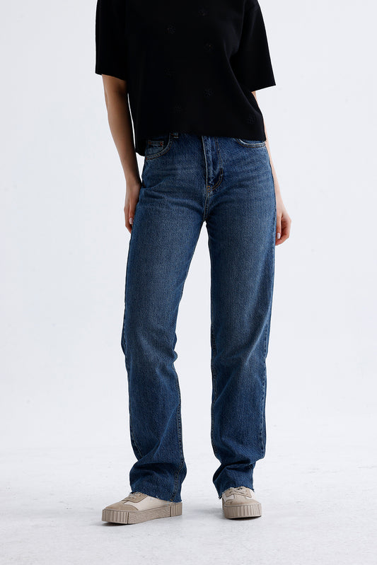 Kadın Düz Kesim Kot Pantolon – Straight Fit Rahat Denim Stil