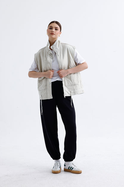 Kadın Kapitone Yelek – Bej Renk Hafif ve Şık Dış Giyim