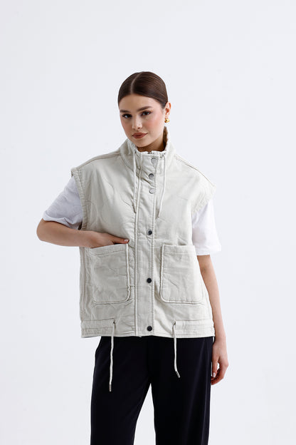 Kadın Kapitone Yelek – Bej Renk Hafif ve Şık Dış Giyim