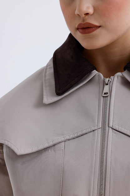 Kadın Kısa Ceket – Bej Renk Modern ve Hafif Üst Giyim