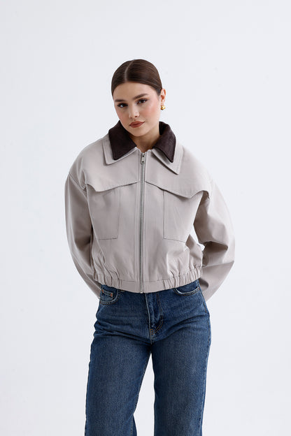 Kadın Kısa Ceket – Bej Renk Modern ve Hafif Üst Giyim