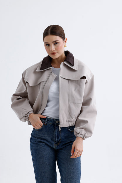 Kadın Kısa Ceket – Bej Renk Modern ve Hafif Üst Giyim