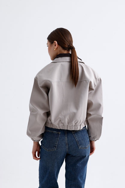 Kadın Kısa Ceket – Bej Renk Modern ve Hafif Üst Giyim