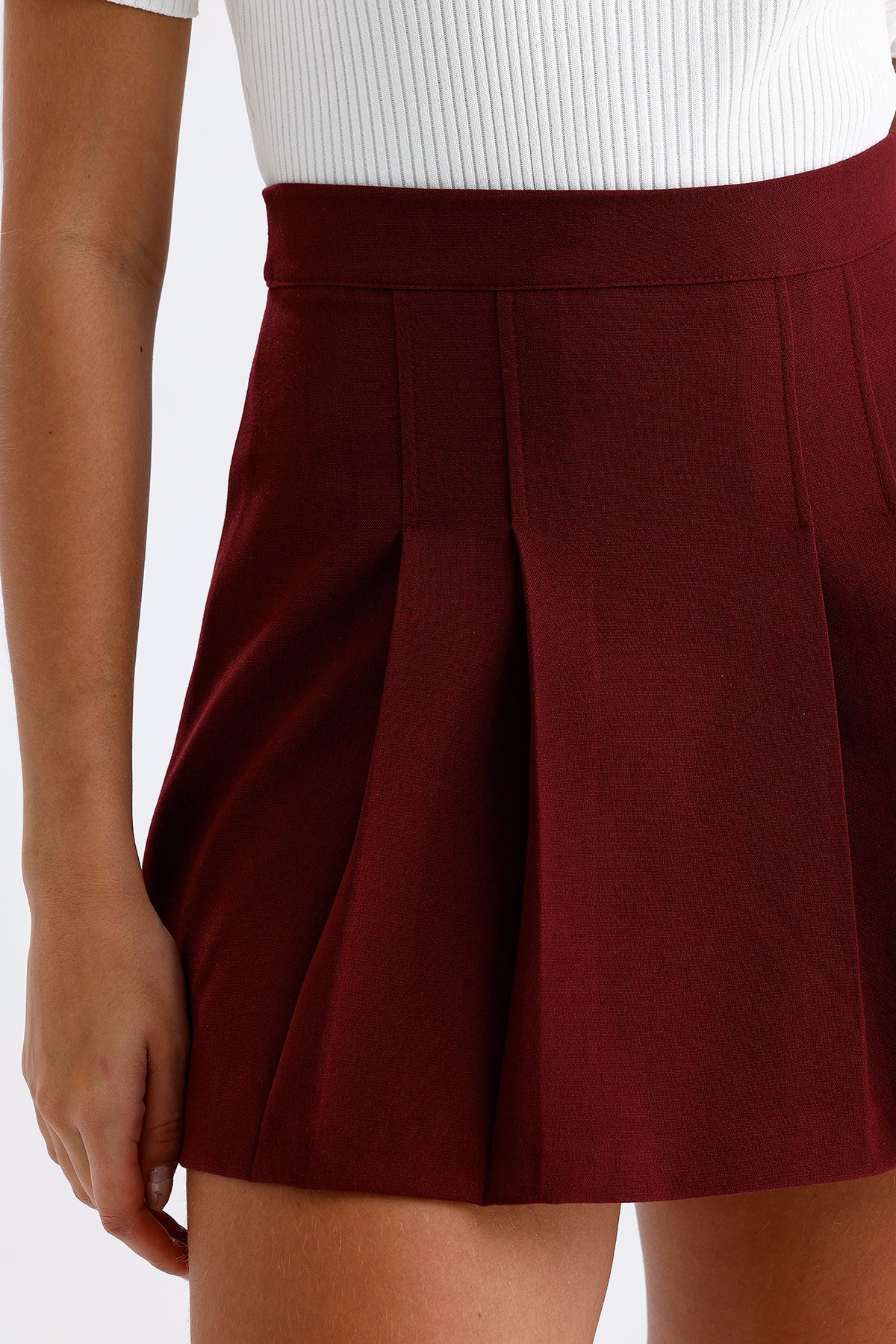 Kadın Pileli Etek – Bordo Renk Pile Detaylı Modern Kesim