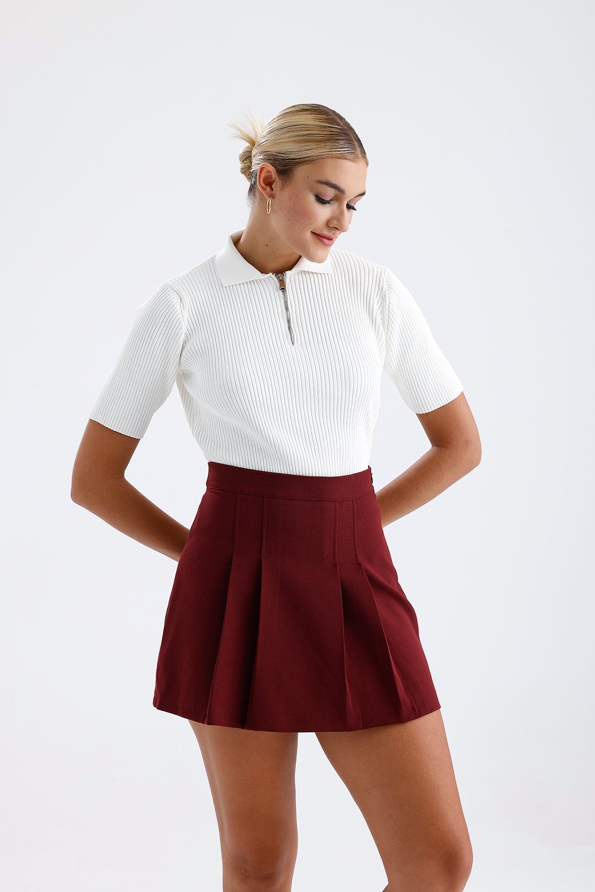 Kadın Pileli Etek – Bordo Renk Pile Detaylı Modern Kesim