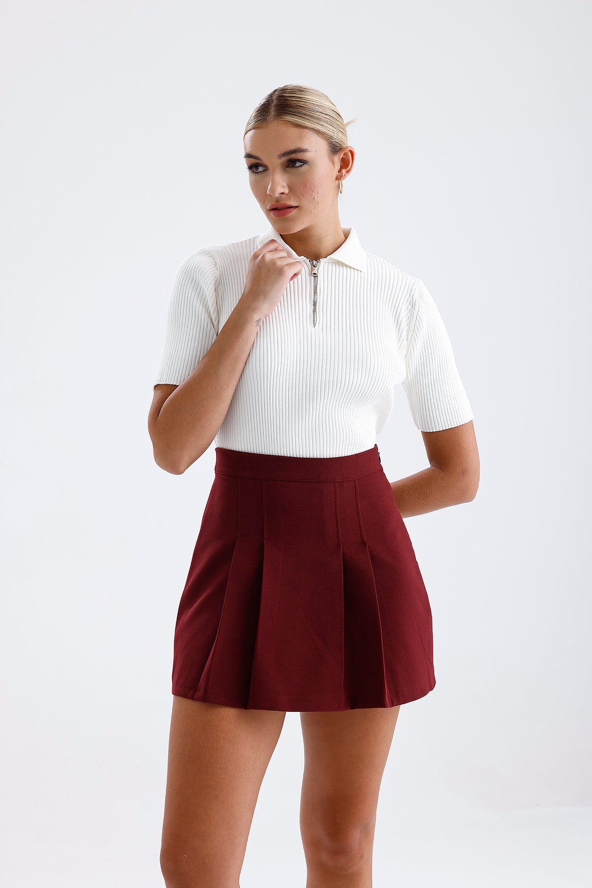 Kadın Pileli Etek – Bordo Renk Pile Detaylı Modern Kesim
