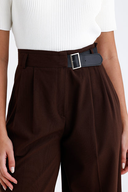 Kadın Kumaş Pantolon – Kahverengi Kemer Detaylı Modern Kesim