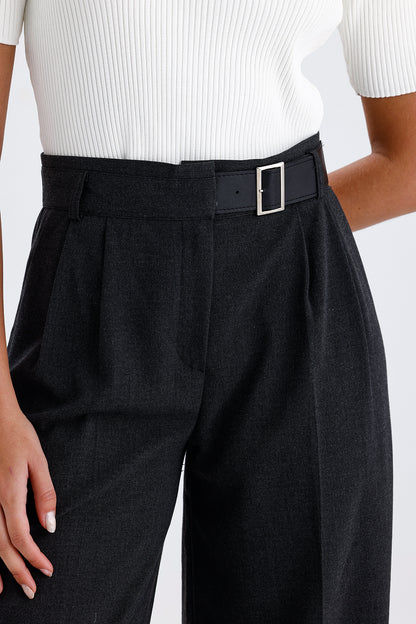 Kadın Kumaş Pantolon – Antrasit Kemer Detaylı Modern Kesim